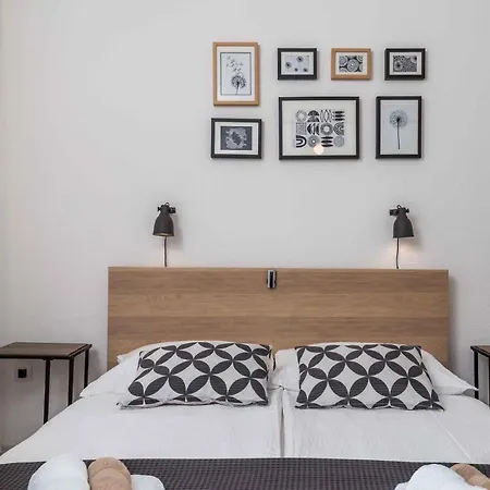 Apartment In 34827 *